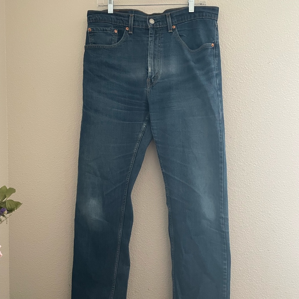 Dark wash Levi’s 505